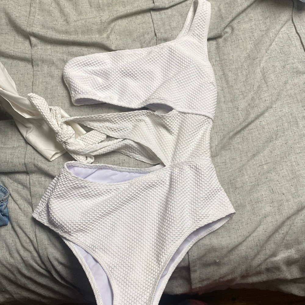 Shein One piece swimsuit never worn size small white